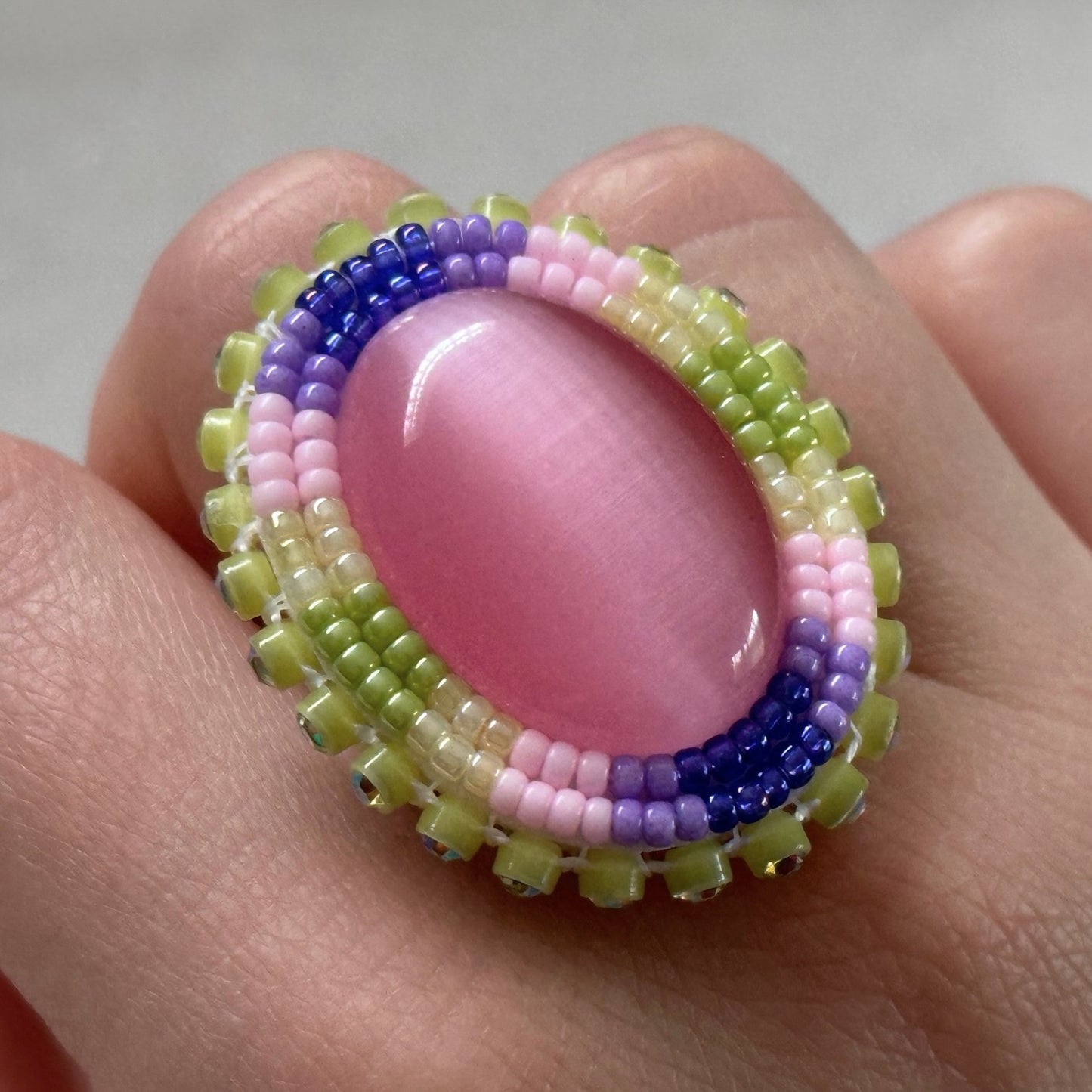 Cate ome (Pink) Cat's Eye Beadwork Ring