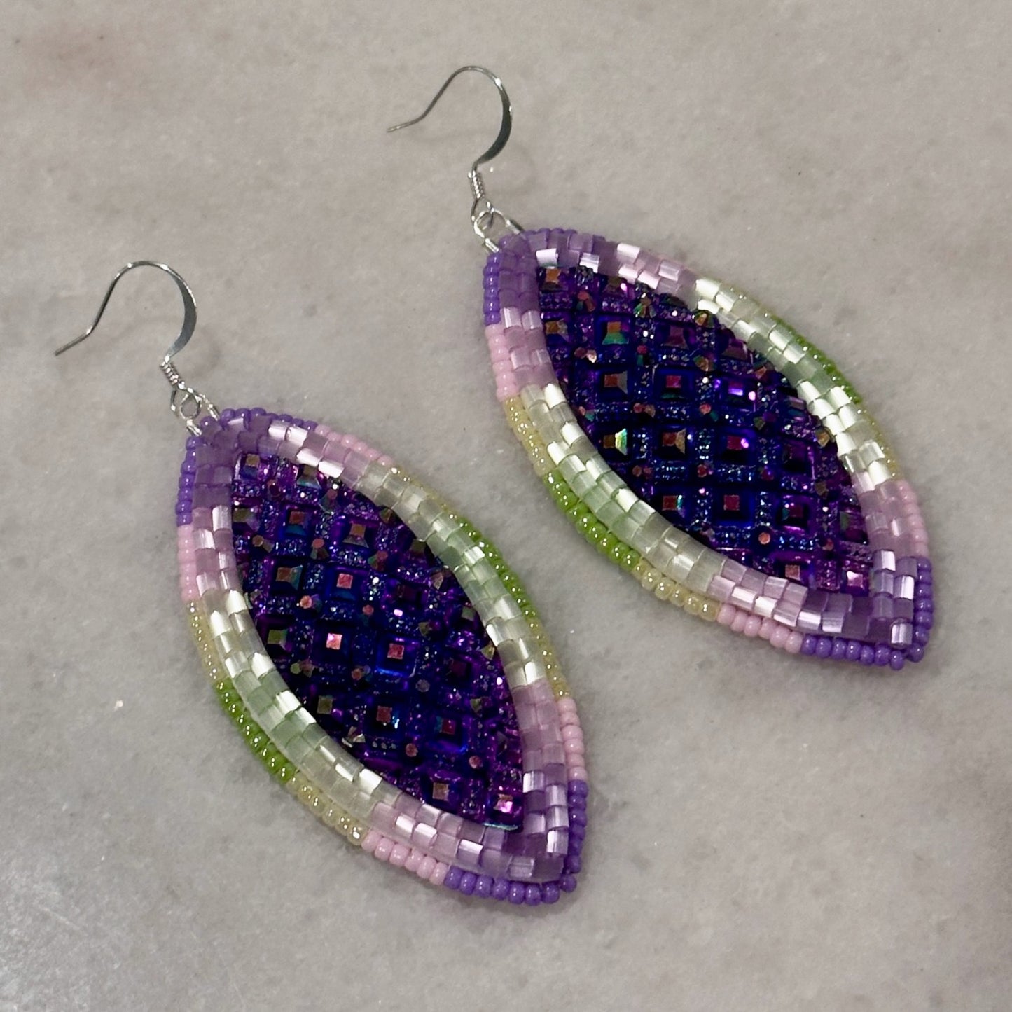Hotvlē (Breeze) Flat Beadwork Earrings